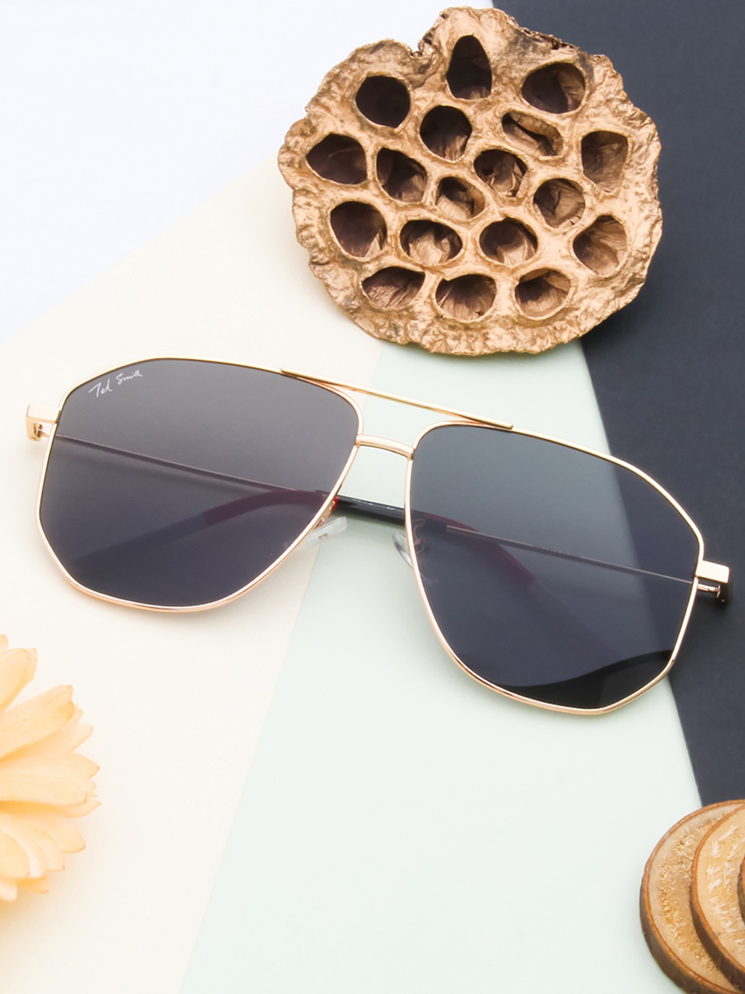 

Ted Smith Black Lens & Gold-Toned Aviator Sunglasses UV Protected Lens AVIMAST2_C1-Black
