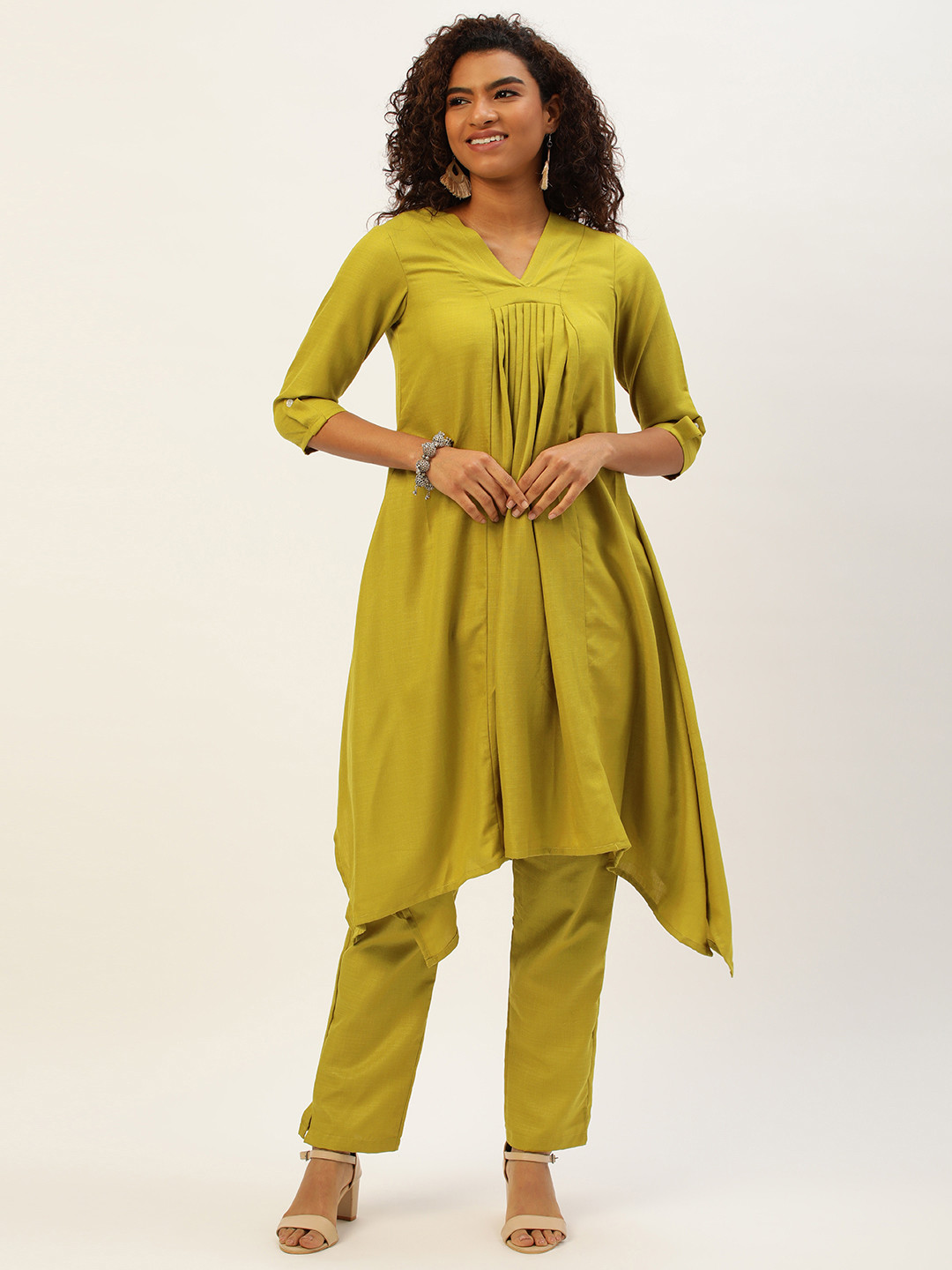 

Ethnovog Pleated A-Line Kurta With Trousers, Green