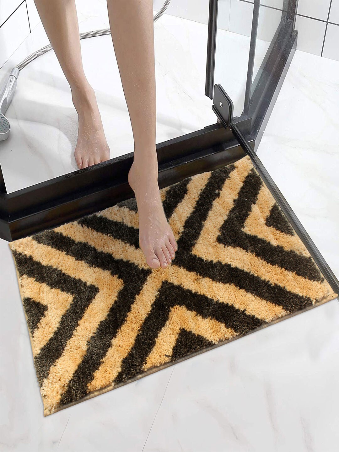 

LUXEHOME INTERNATIONAL Brown Printed 1600 GSM Bath Rugs, Beige