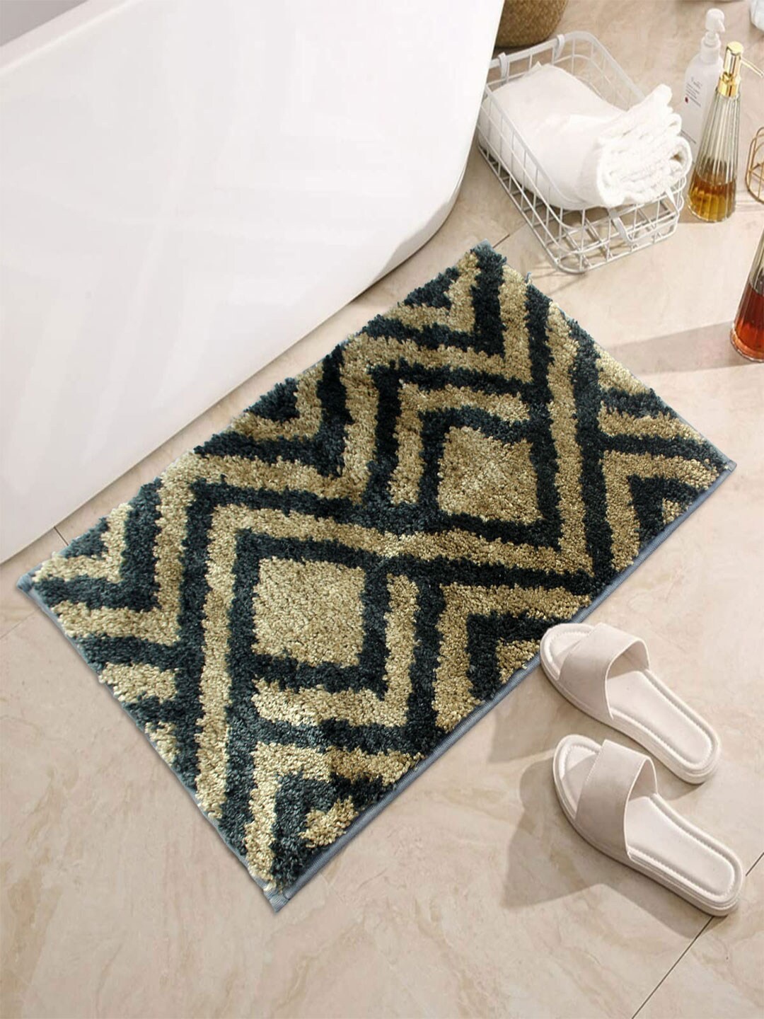 

LUXEHOME INTERNATIONAL Gold-Coloured & Navy Blue Printed 1600 GSM Bath Rugs, Beige