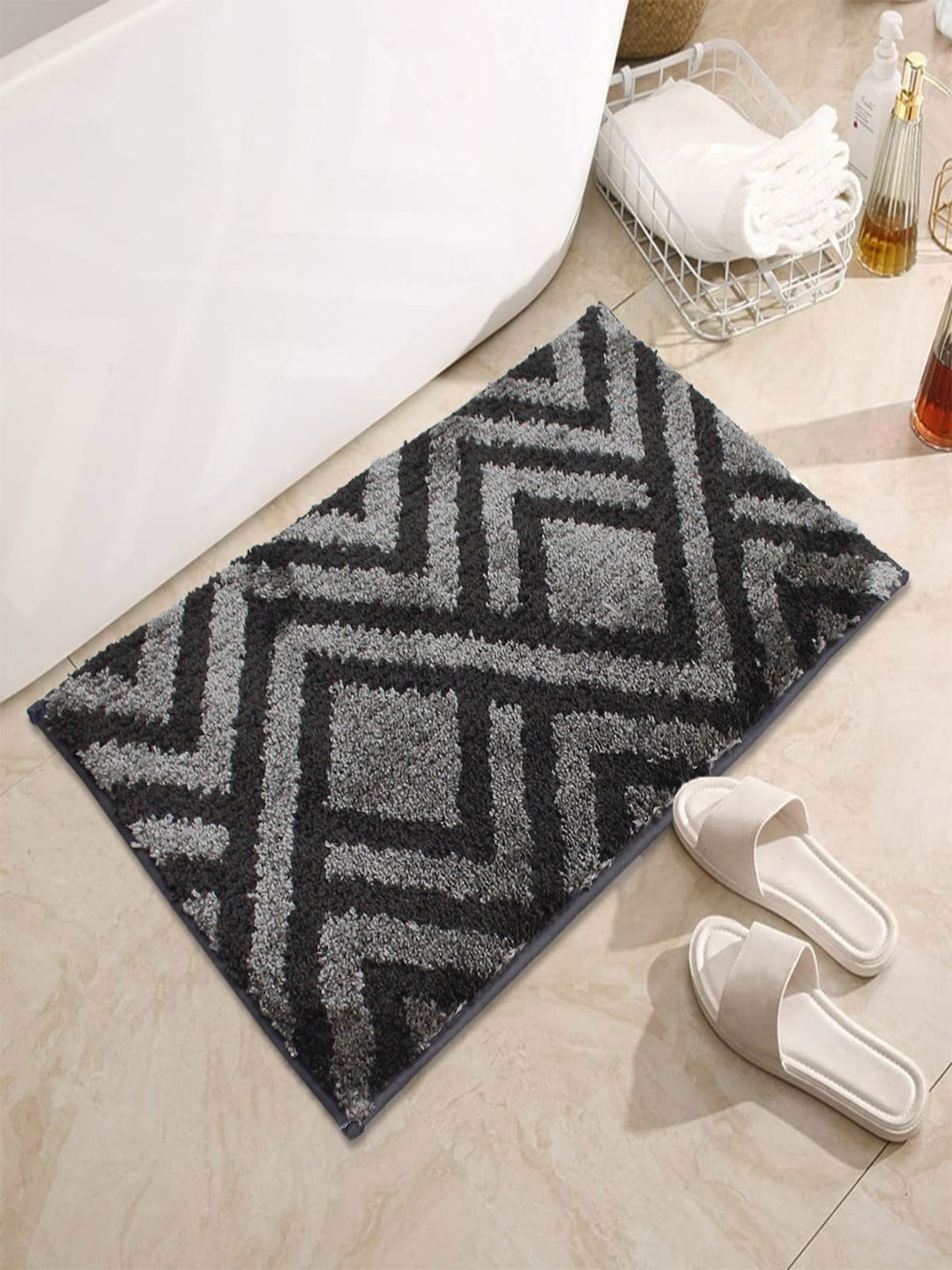 

LUXEHOME INTERNATIONAL Black Printed 1600 GSM Anti Skid Bath Rugs