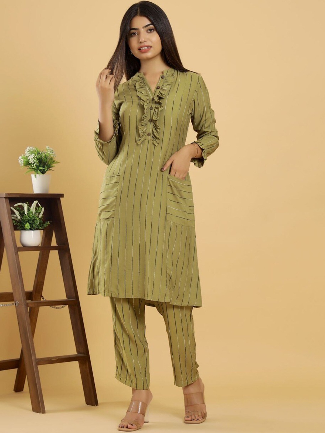 

AUTUMN LANE Women Olive Green Printed Pure Cotton Kurta with Trousers