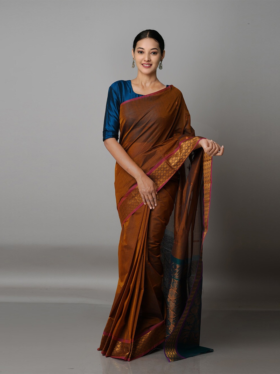 

Unnati Silks Brown & Green Ethnic Motifs Zari Pure Cotton Gadwal Saree