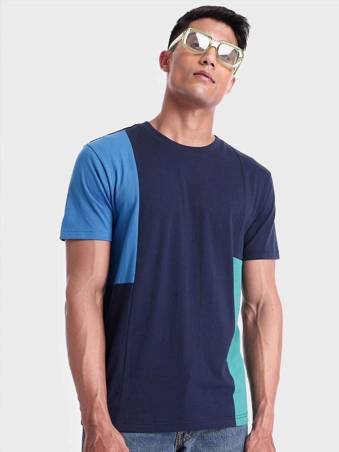 

Bewakoof Plus Men Black Colourblocked Pure Cotton T-shirt