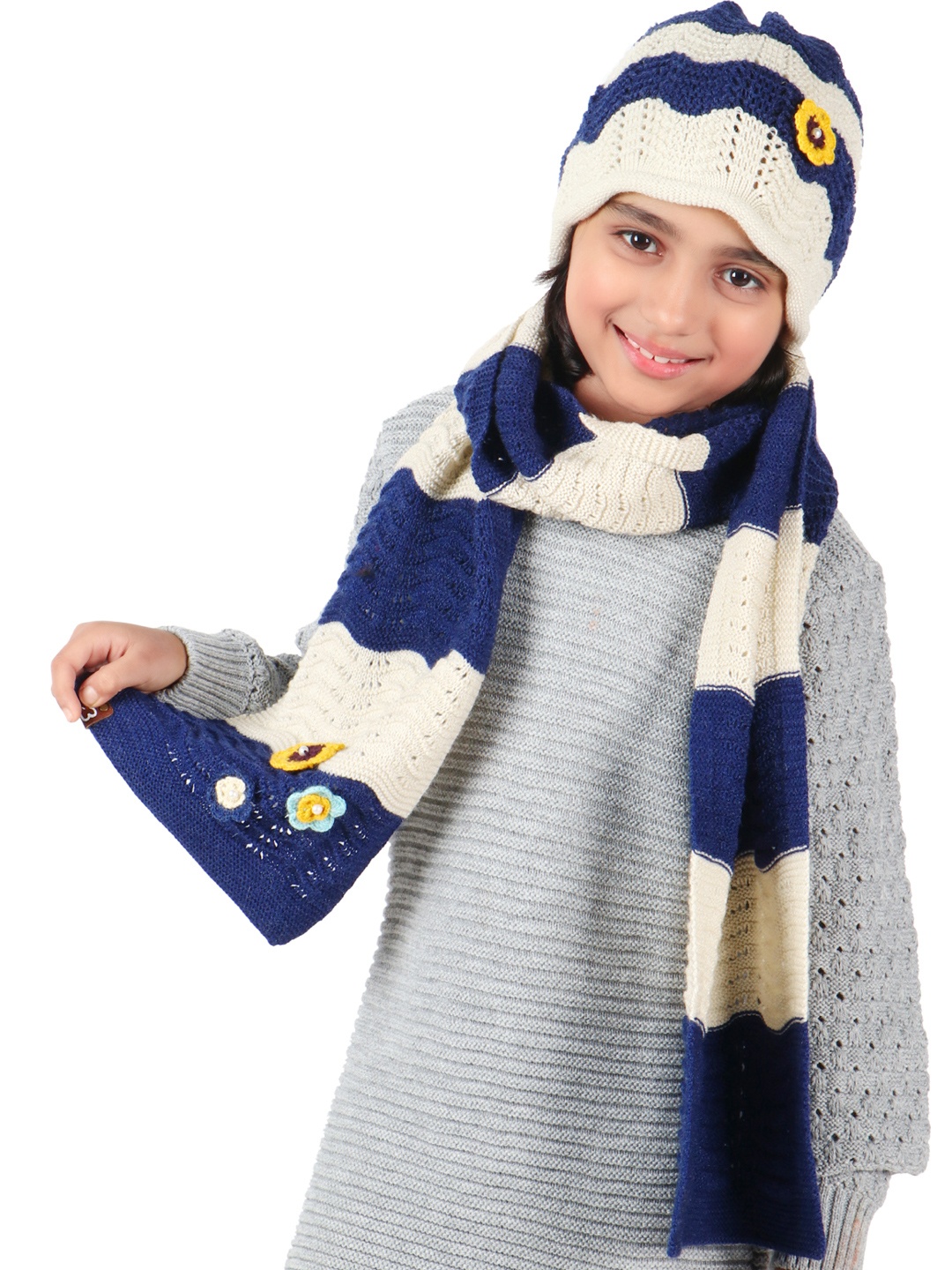 

Bharatasya Girls Navy Blue & Off White Colourblocked Acrylic Beanie & Muffler