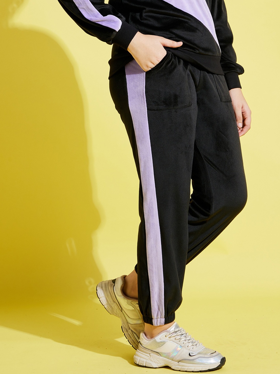 

Noh.Voh - SASSAFRAS Kids Girls Black Solid Joggers