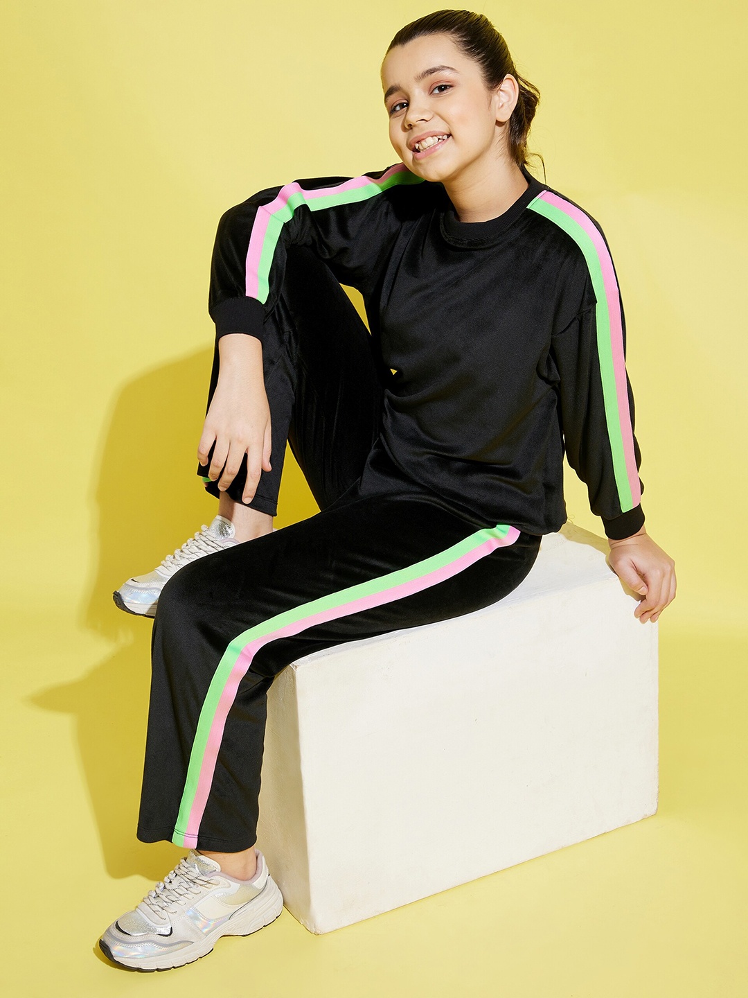 

Noh Voh - SASSAFRAS Kids Girls Black & Green Sweatshirt With Track Pant