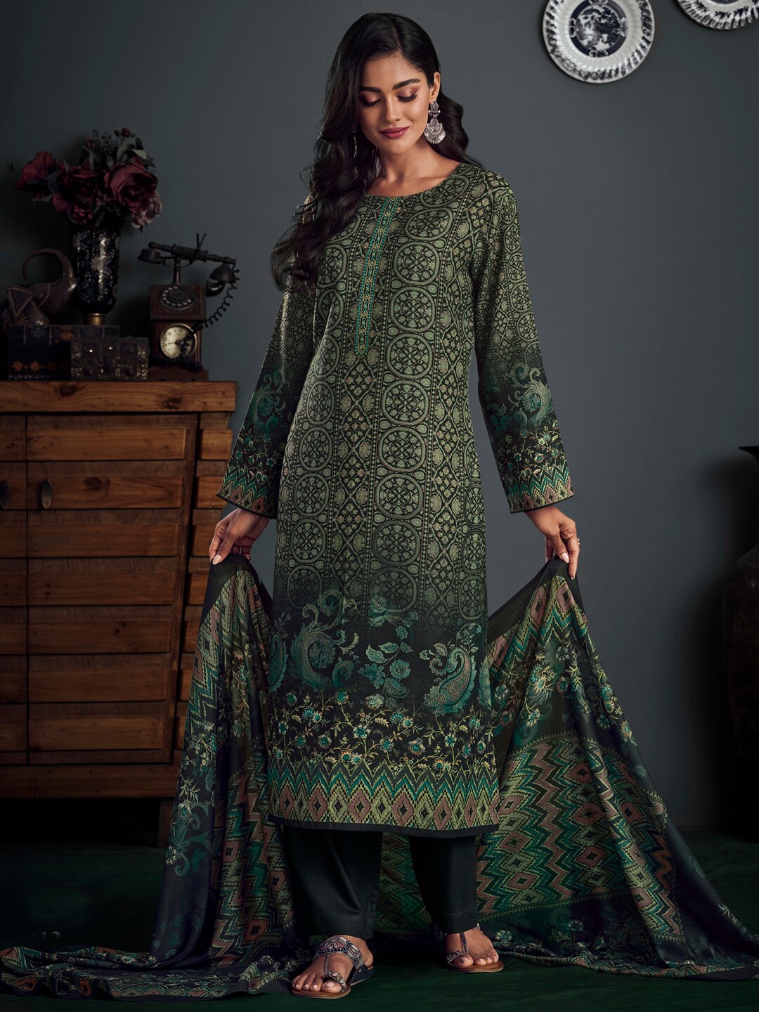 

Stylee LIFESTYLE Green & Pink Printed Unstitched Dress Material