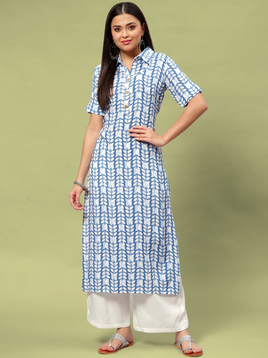 

mokshi Women Blue & White Floral Print Straight Kurta