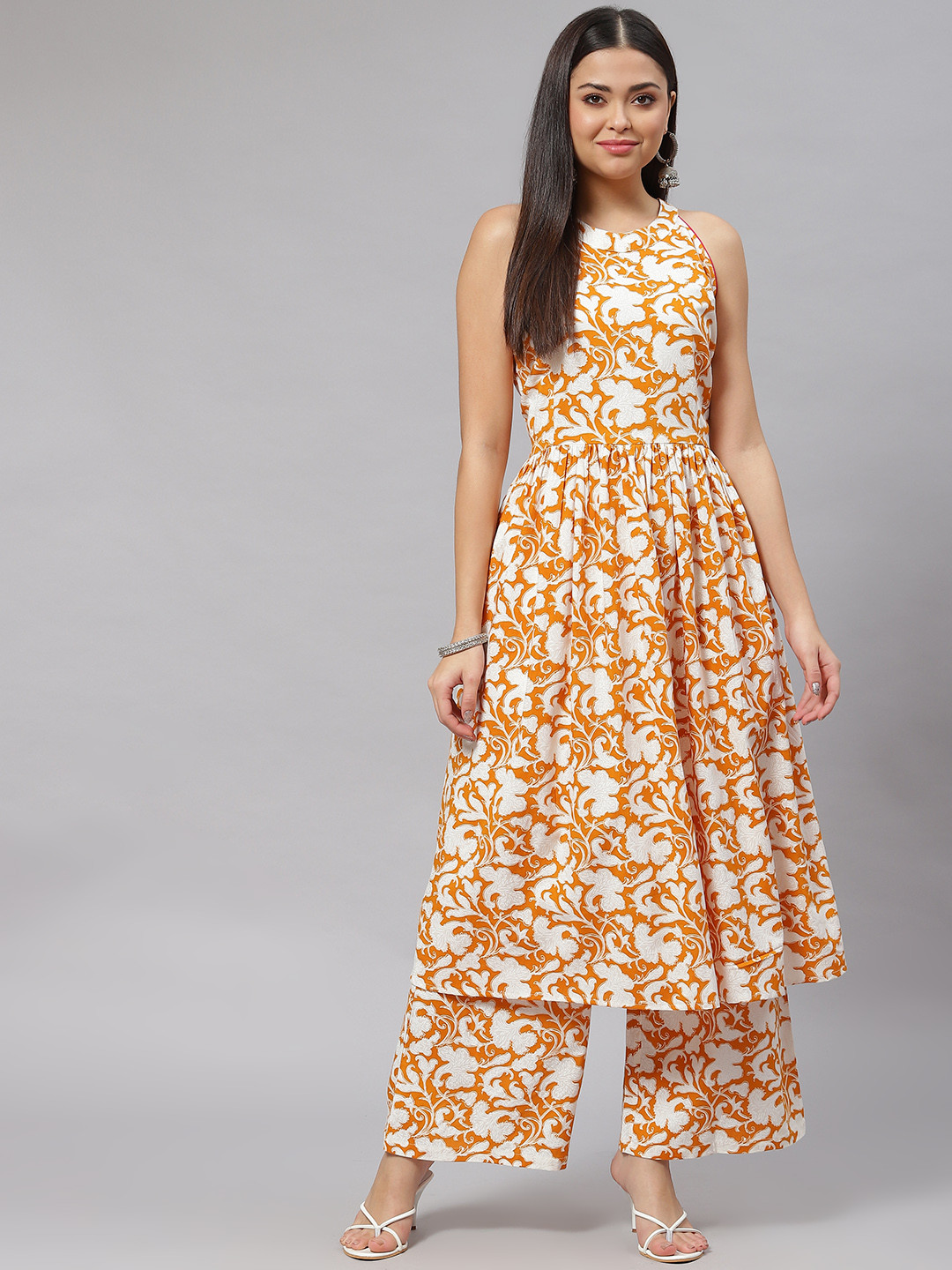 

mokshi Women White & Mustard Yellow Floral Print Pleated Kurta with Palazzos