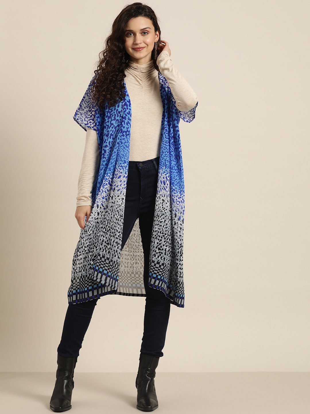 

Qurvii Women Blue Printed Longline Shrug