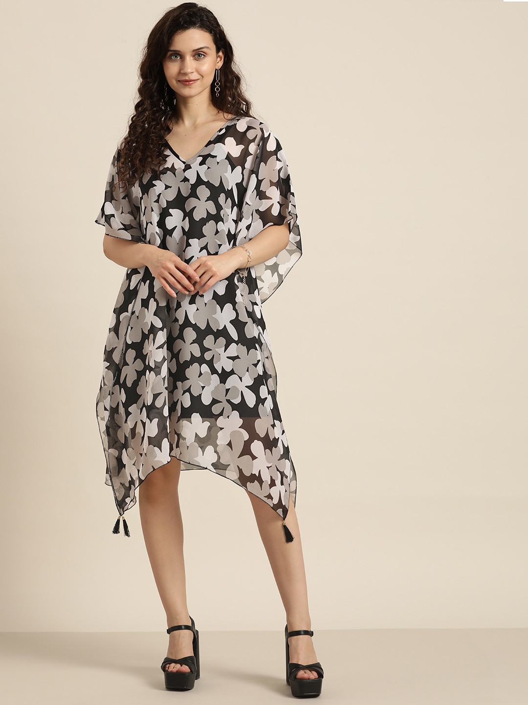 

Qurvii Black Floral Georgette Kaftan Dress