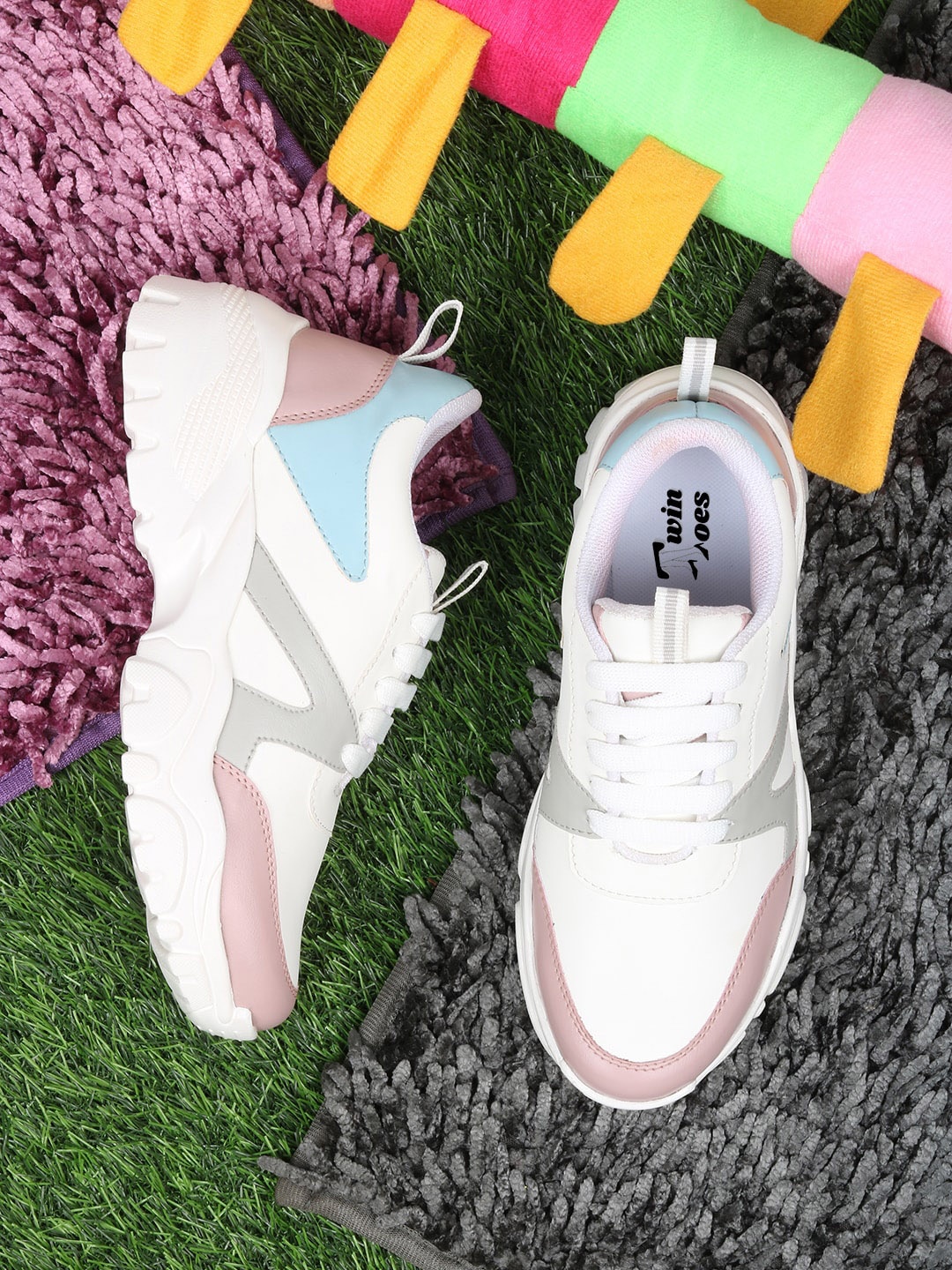 

TWIN TOES Women White & Pink Colourblocked Sneakers