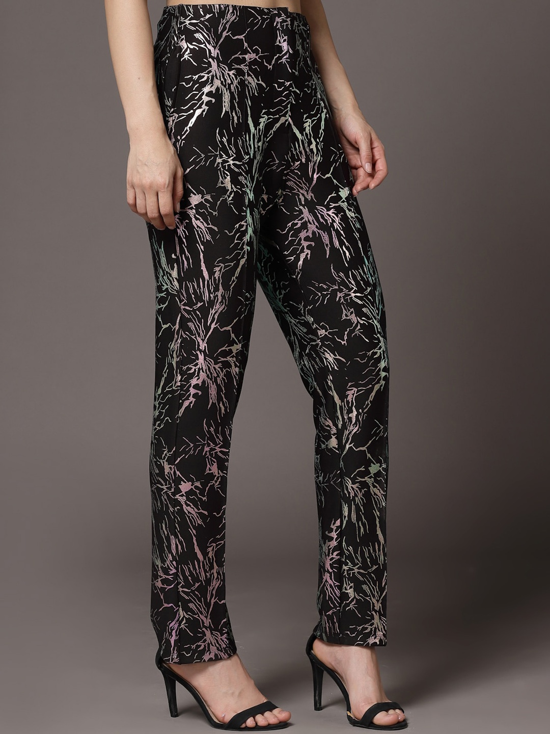 

KASSUALLY Women Abstract Printed Trousers, Black