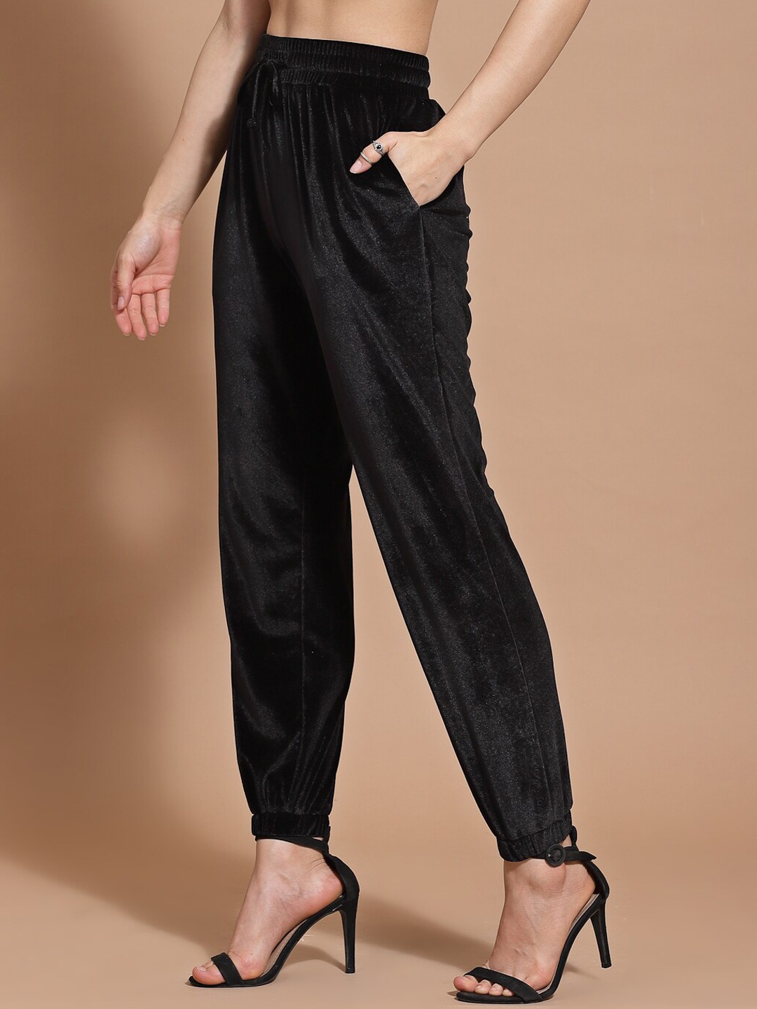 

KASSUALLY Women Black Joggers Trousers