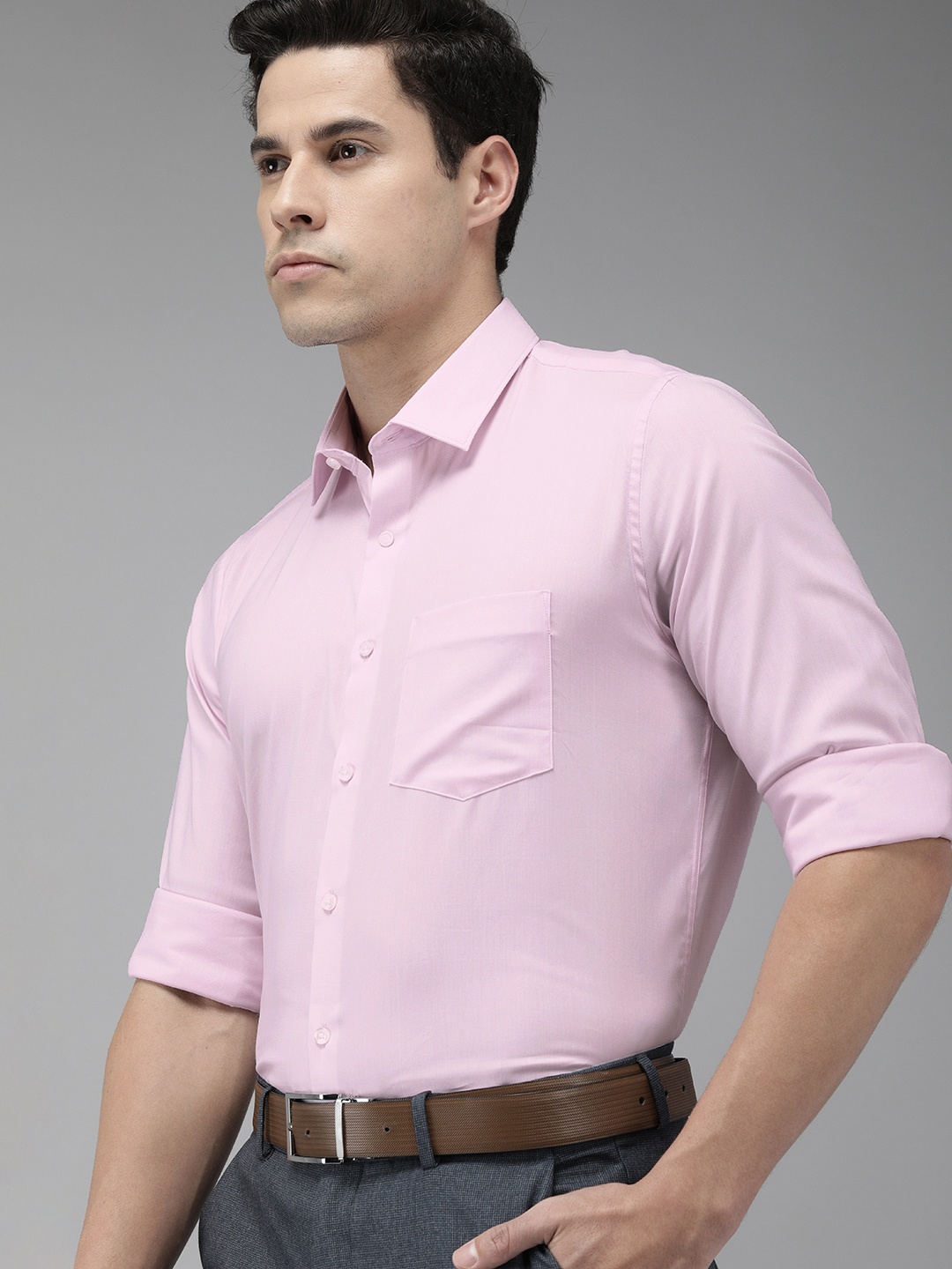 

Van Heusen Men Pink Solid Slim Fit Formal Shirt