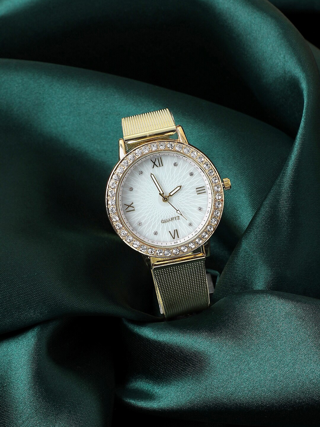 

HAUTE SAUCE by Campus Sutra Women White Embellished Dial & Gold Toned Stainless Steel Straps Analogue Watch
