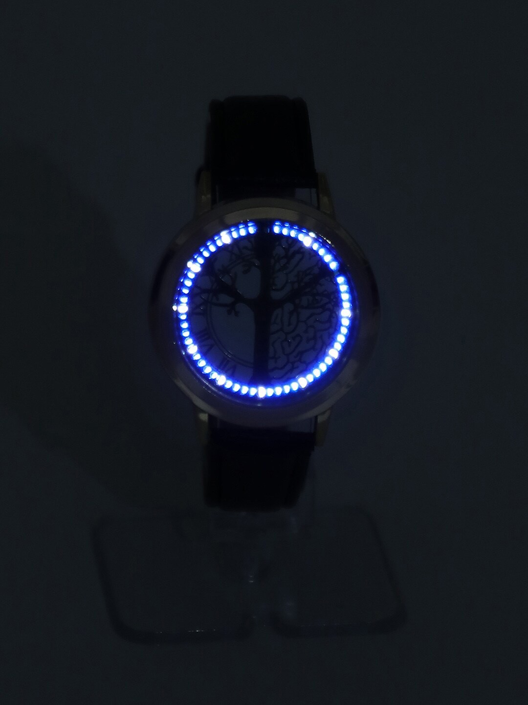 

HAUTE SAUCE by Campus Sutra Women White Embellished Dial & Black Leather Straps Analogue Watch