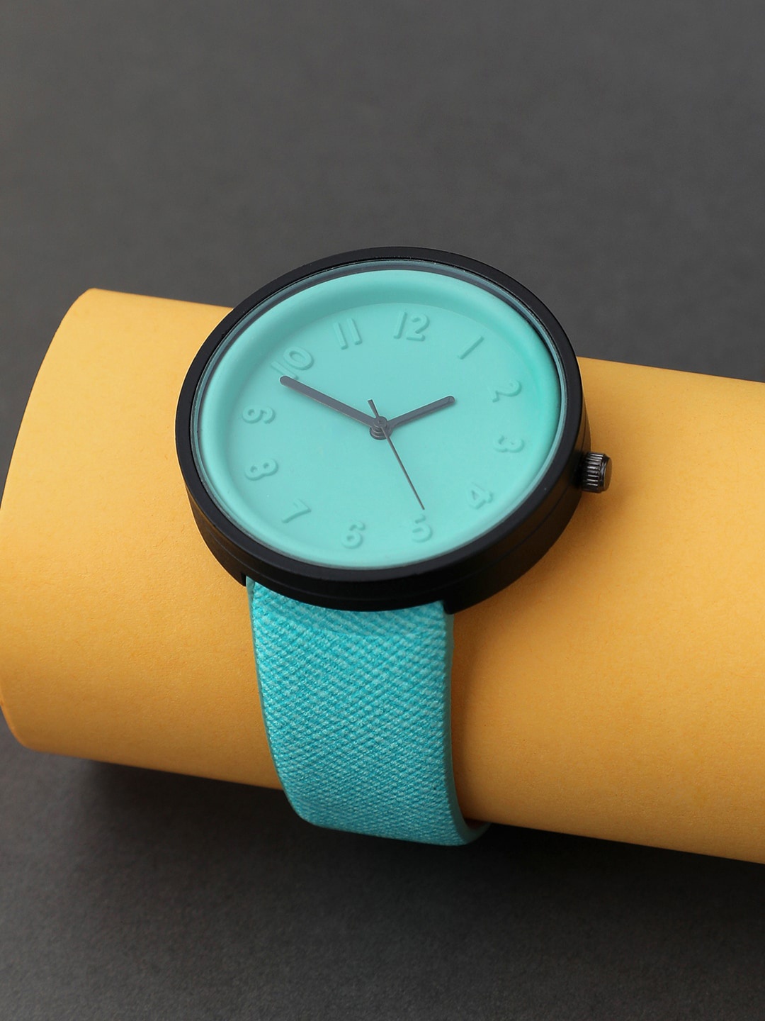 

HAUTE SAUCE by Campus Sutra Women Blue Analogue Watch AW22_HSWC1009-Blue
