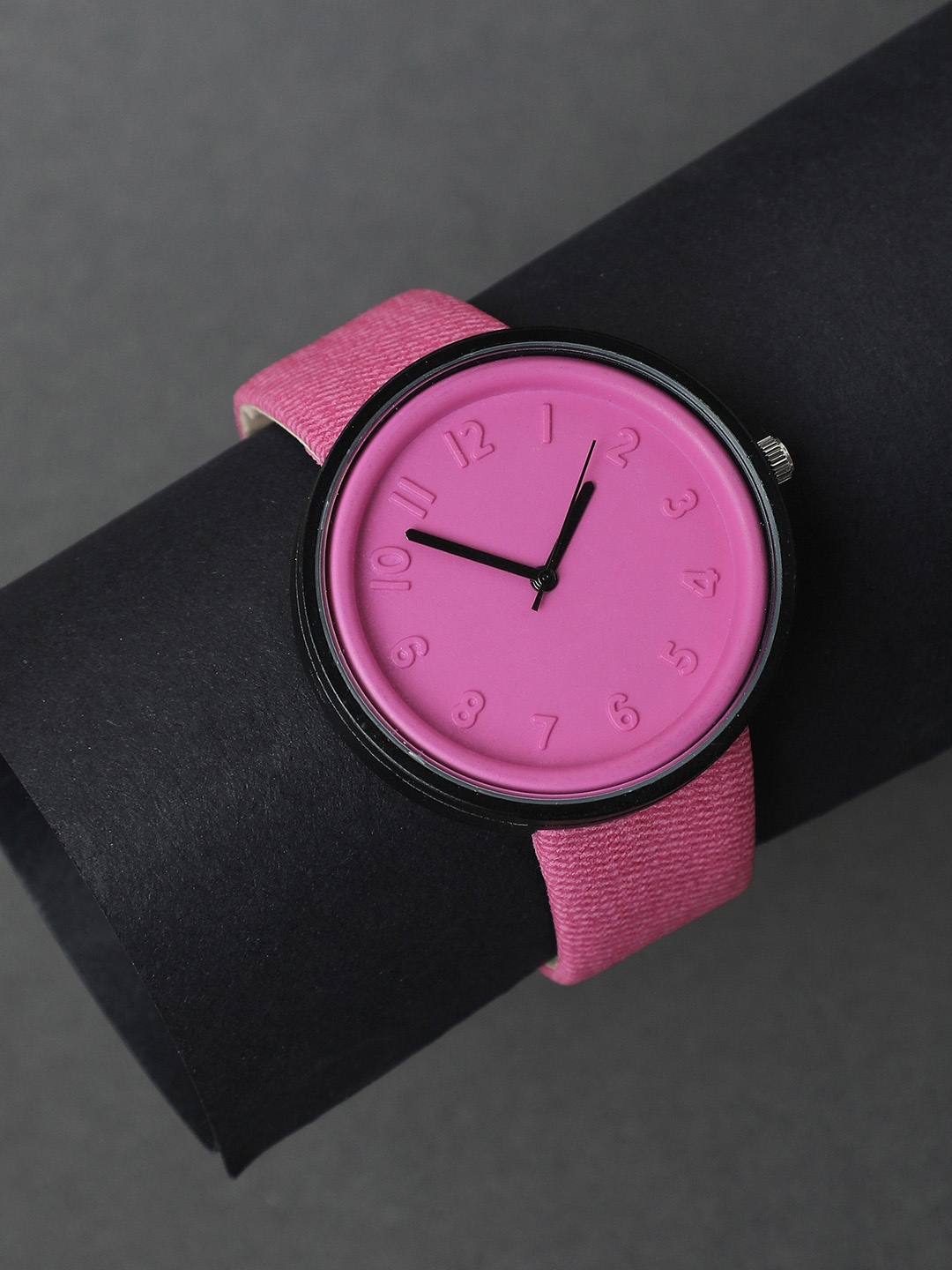 

HAUTE SAUCE by Campus Sutra Women Pink Dial Analogue Watch AW22_HSWC1034-Pink