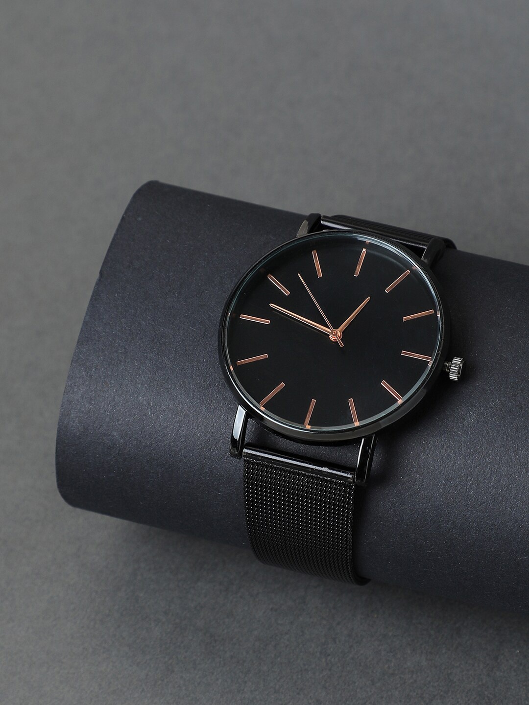 

HAUTE SAUCE by Campus Sutra Women Black Analogue Watch AW22_HSWC1004-Black
