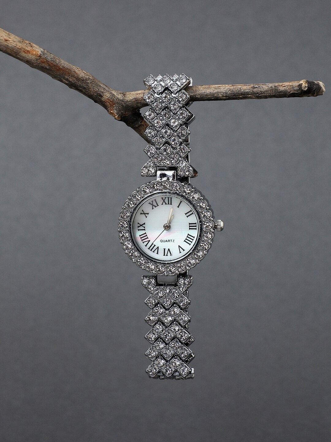 

HAUTE SAUCE by Campus Sutra Women White Watch AW22_HSWC1025-Silver