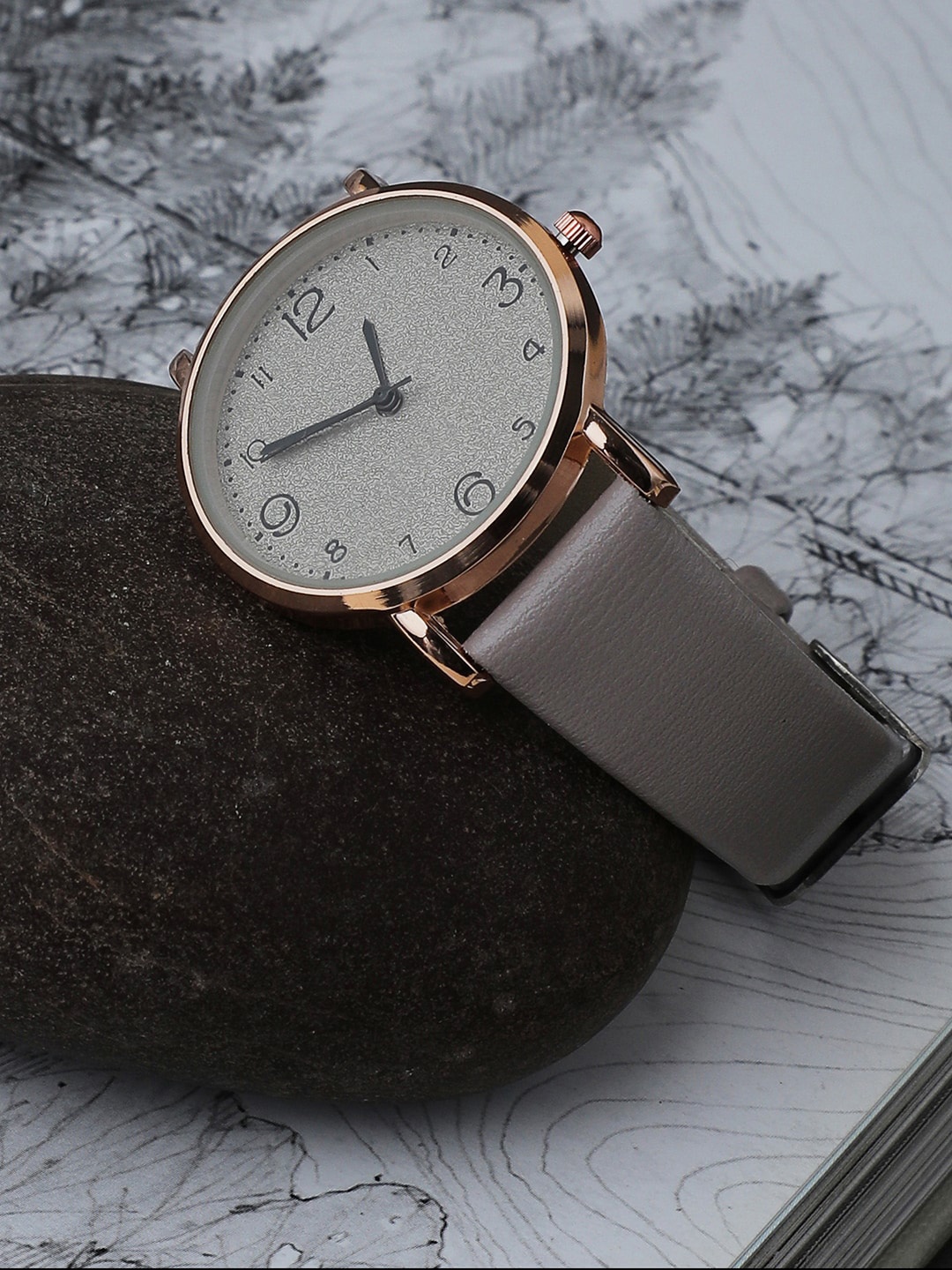 

HAUTE SAUCE by Campus Sutra Women Grey Analogue Watch AW22_HSWC1042-Grey