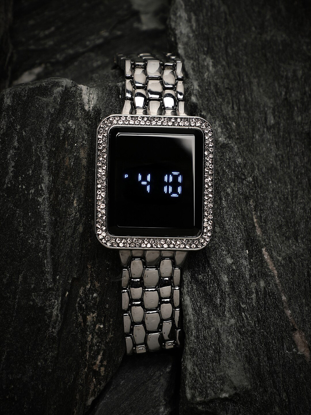 

HAUTE SAUCE by Campus Sutra Women Black Watch AW22_HSWC1055-Black