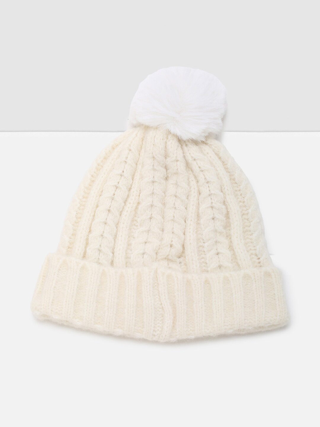 

max Men Grey & Cream-Coloured Solid Beanie