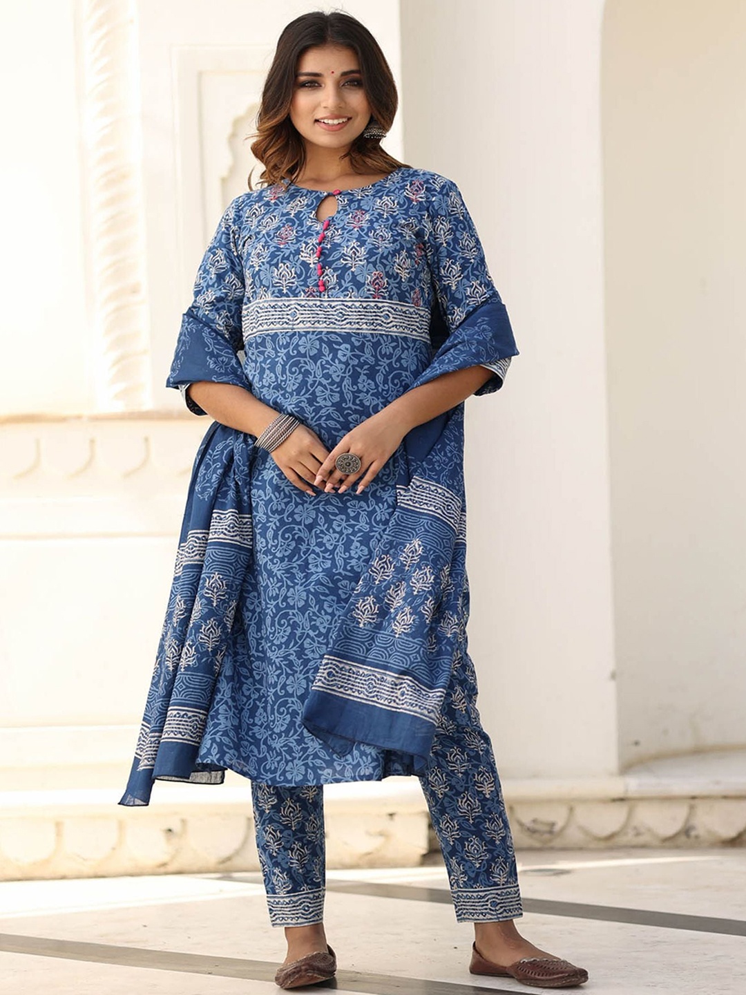 

Aaheli Women Blue Floral Printed Pure Cotton Kurta with Trousers & Dupatta