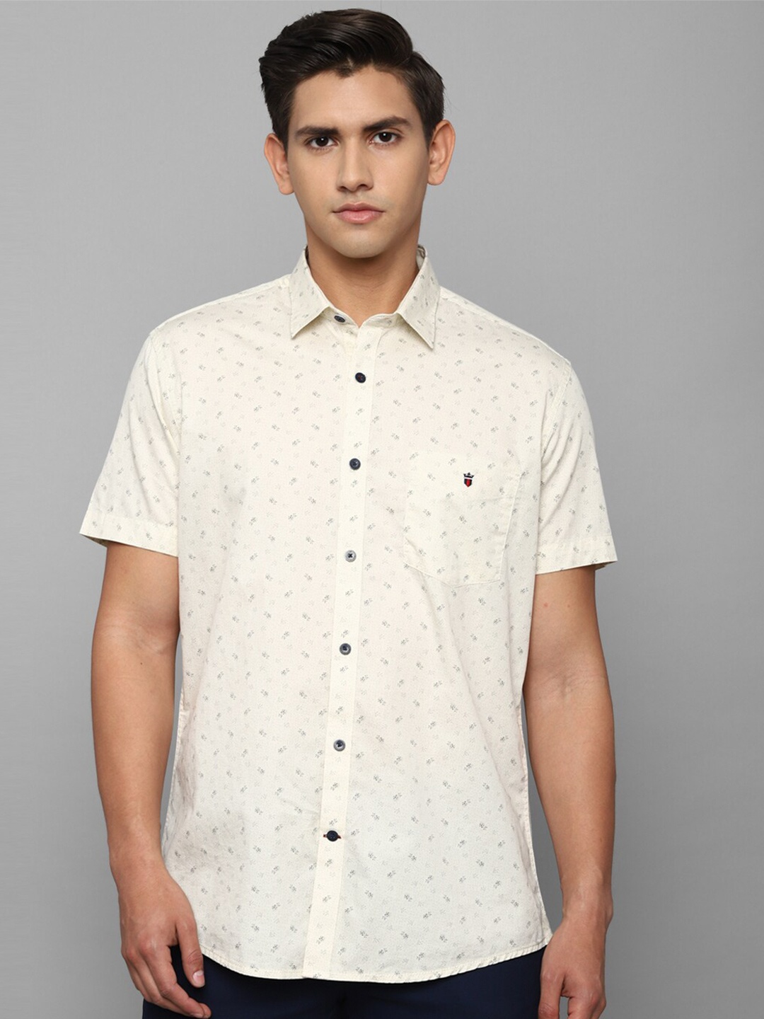 

Louis Philippe Sport Men Cream Cotton Slim Fit Printed Casual Shirt