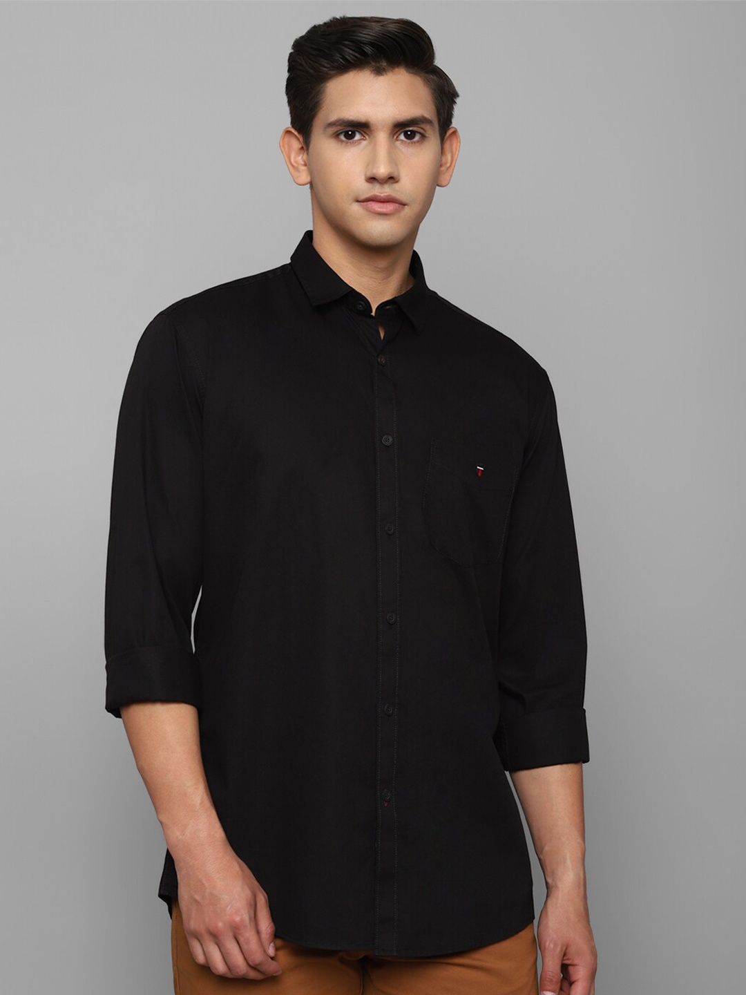 

Louis Philippe Sport Men Black Cotton Slim Fit Casual Shirt