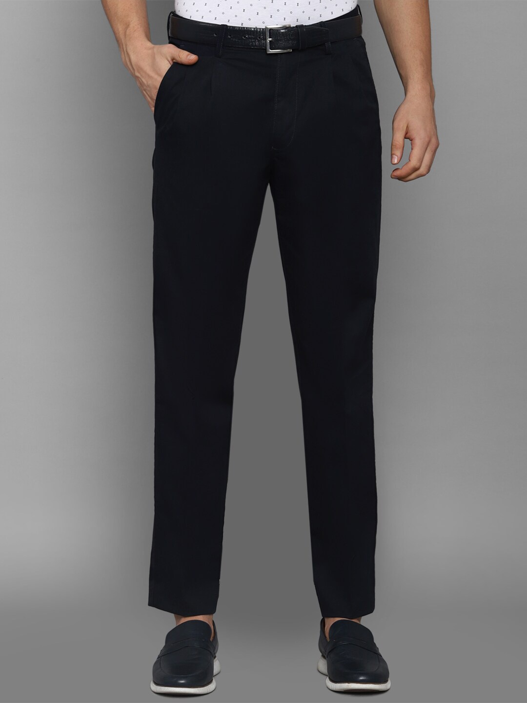 

Allen Solly Men Black Pleated Cotton Casual Trouser