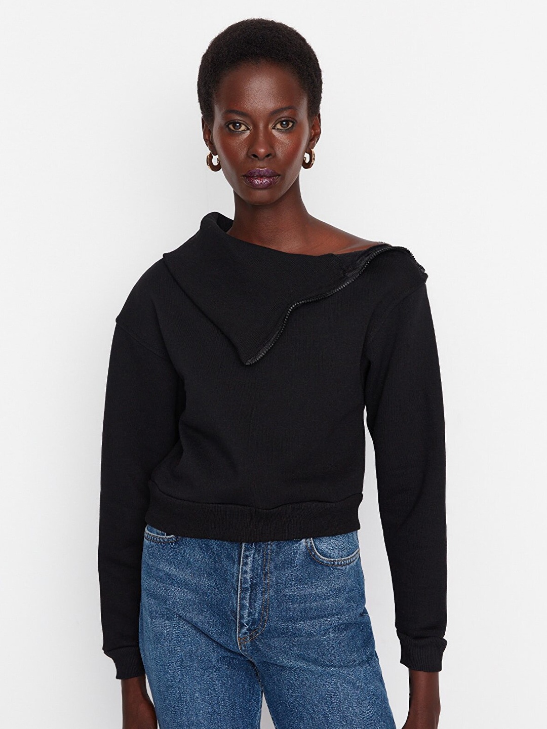 

Trendyol Women Black Solid Cotton Sweatshirt