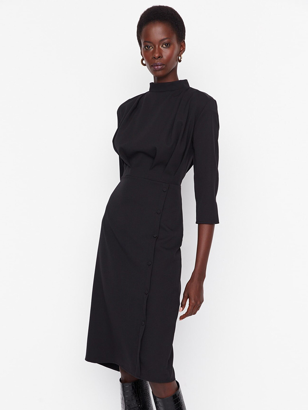 

Trendyol Black Solid Sheath Dress