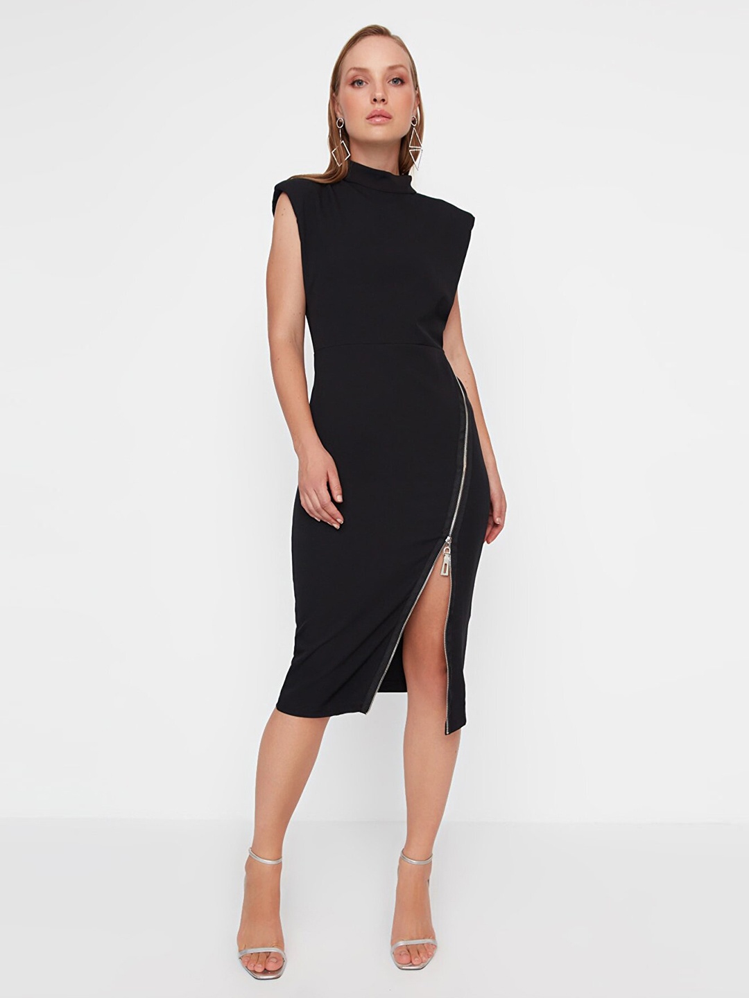 

Trendyol Black Solid Sheath Dress