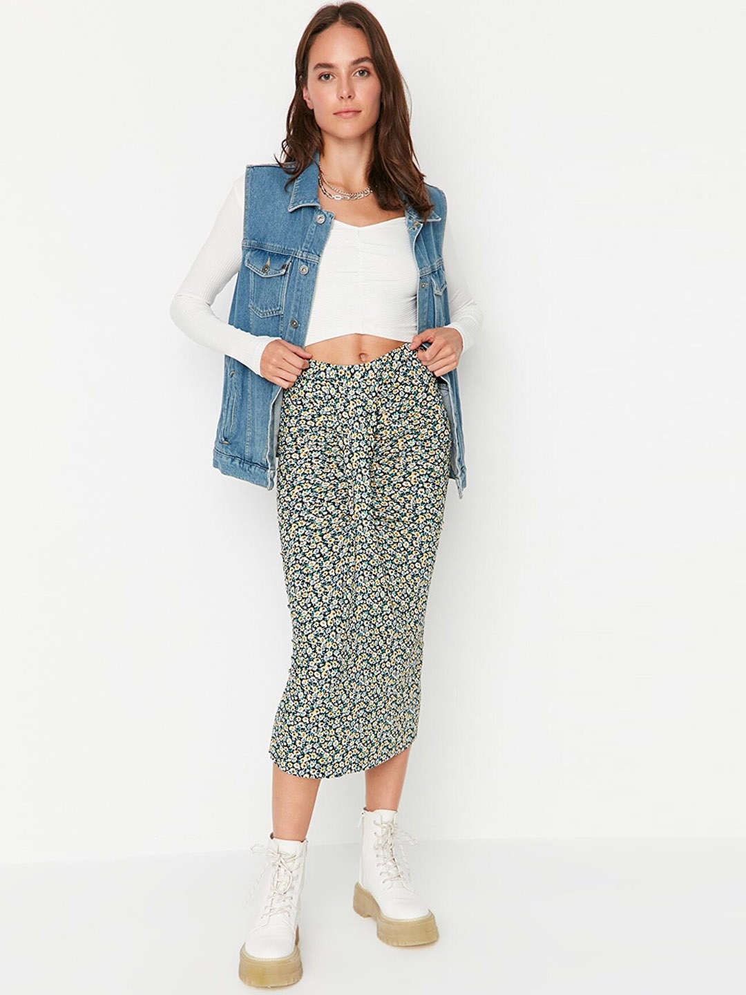 

Trendyol Women Navy Blue & Yellow Floral Printed Straight Skirt