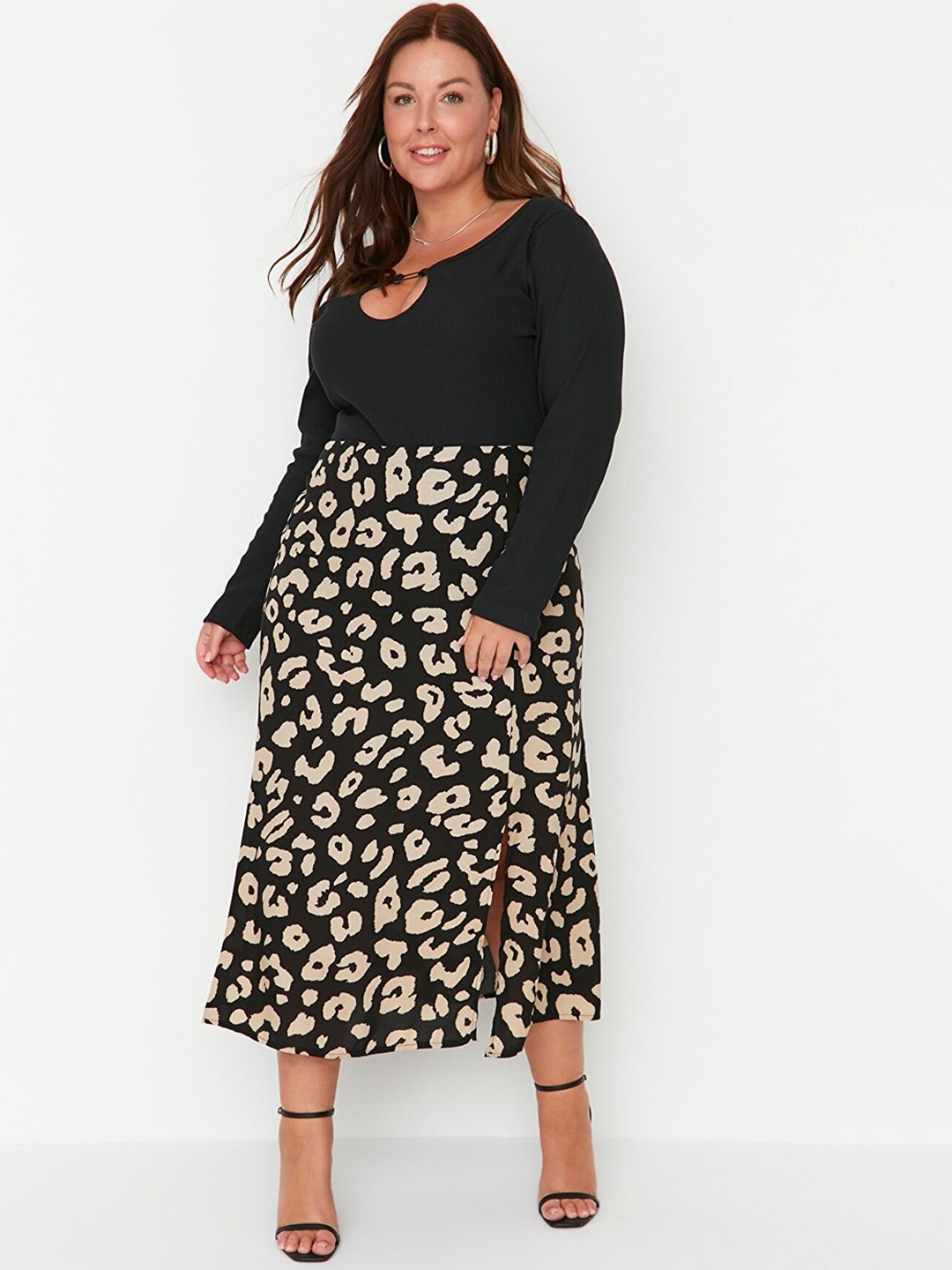 

Trendyol Women Black & Off White Printed Midi Skirt