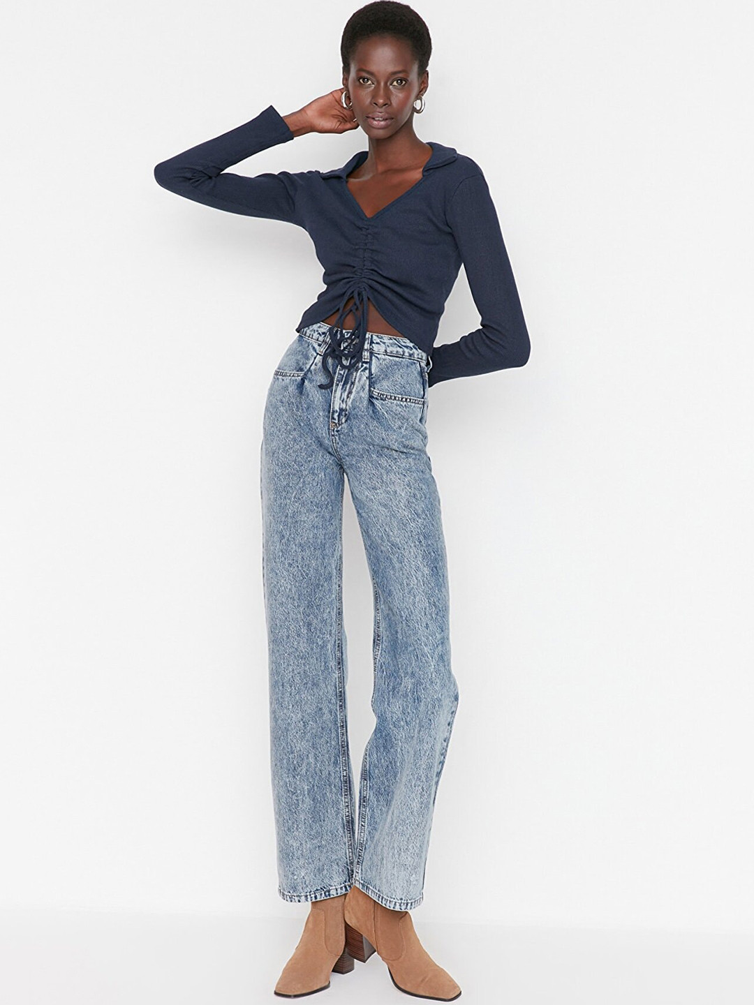 

Trendyol Women Blue Straight Fit Heavy Fade Cotton Jeans