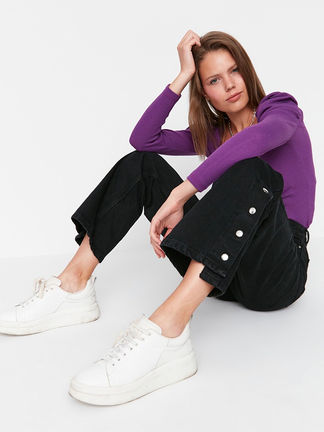 

Trendyol Women Black Straight Fit Cotton Jeans