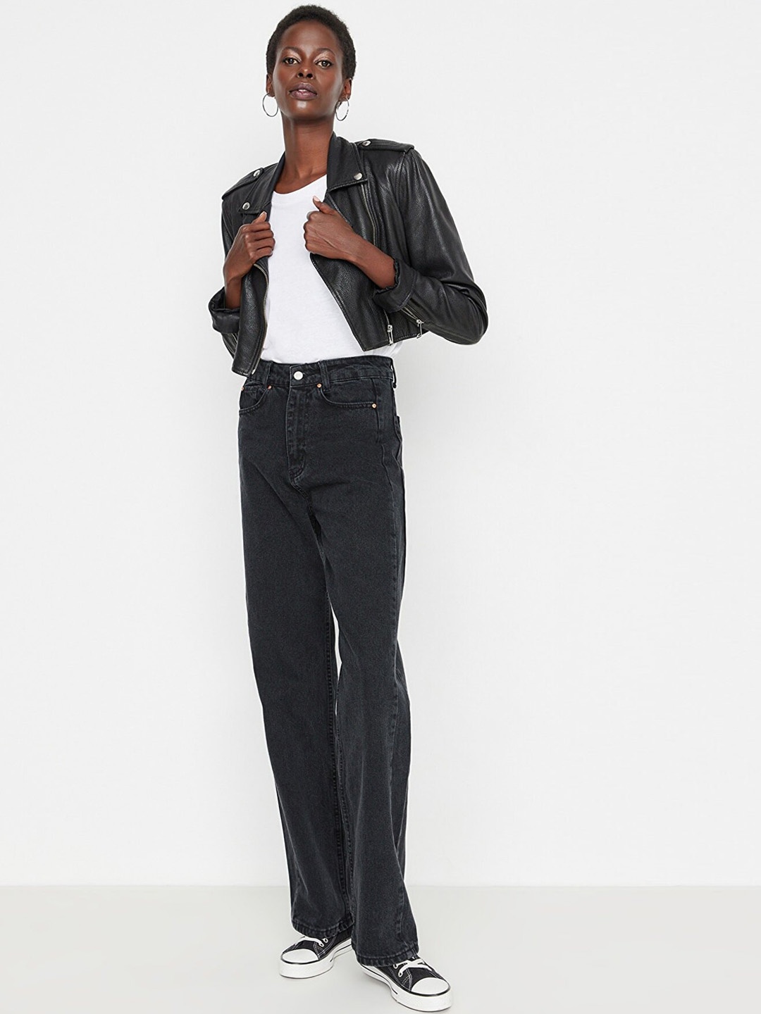 

Trendyol Women Charcoal Straight Fit Cotton Jeans