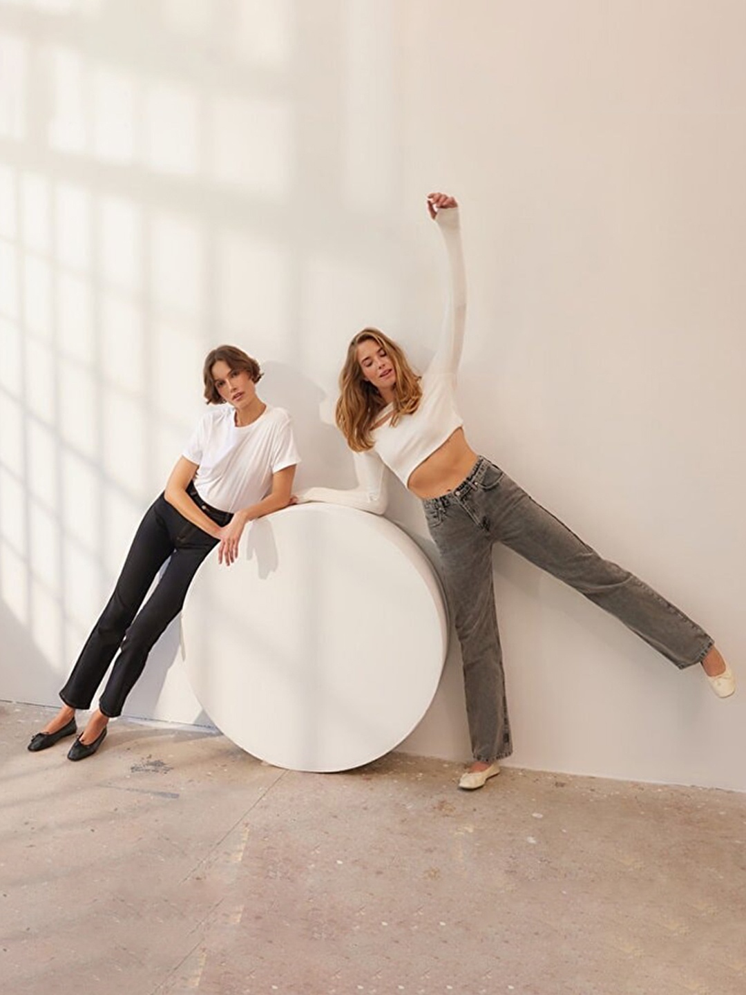 

Trendyol Women Grey Heavy Fade Clean Look Pure Cotton Jeans