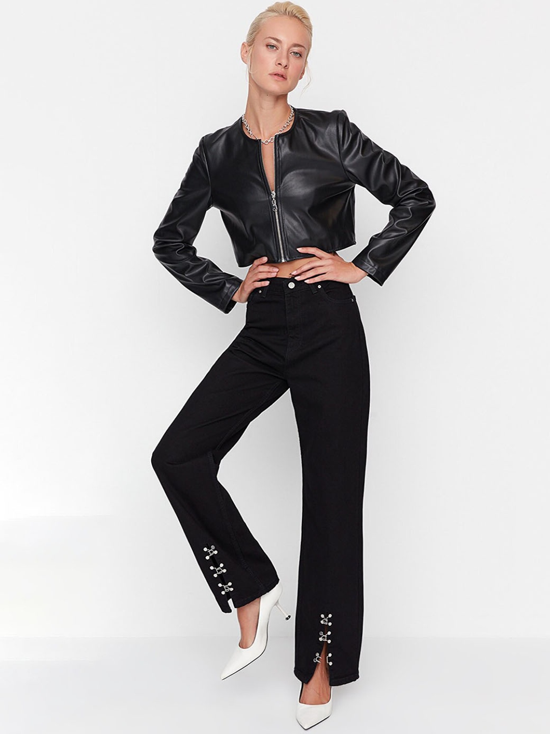 

Trendyol Women Black Clean Look Pure Cotton Jeans