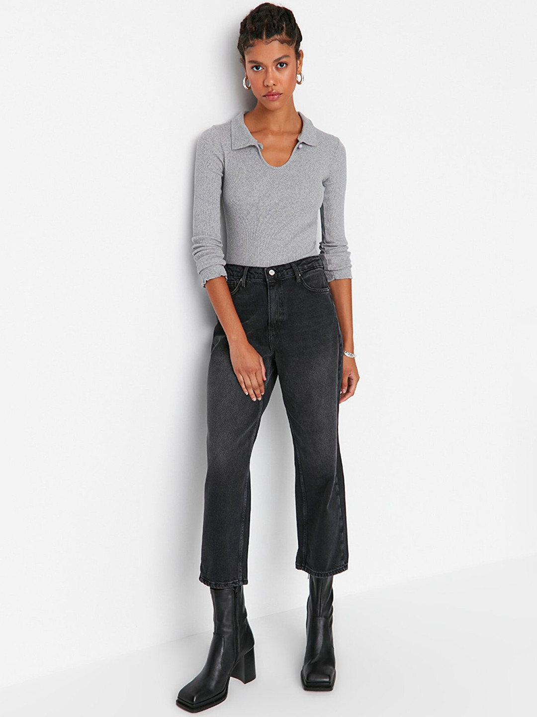 

Trendyol Women Light Fade Pure Cotton Jeans, Black