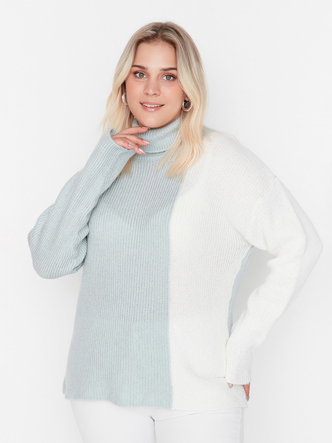 

Trendyol Women Colourblocked Pullover, Blue