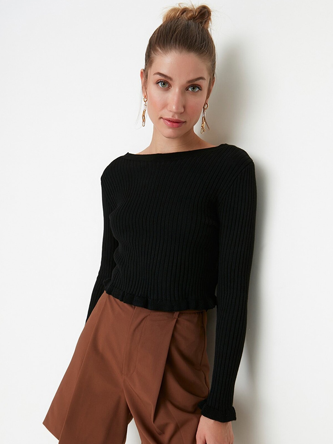 

Trendyol Women Black Solid Crop Pullover