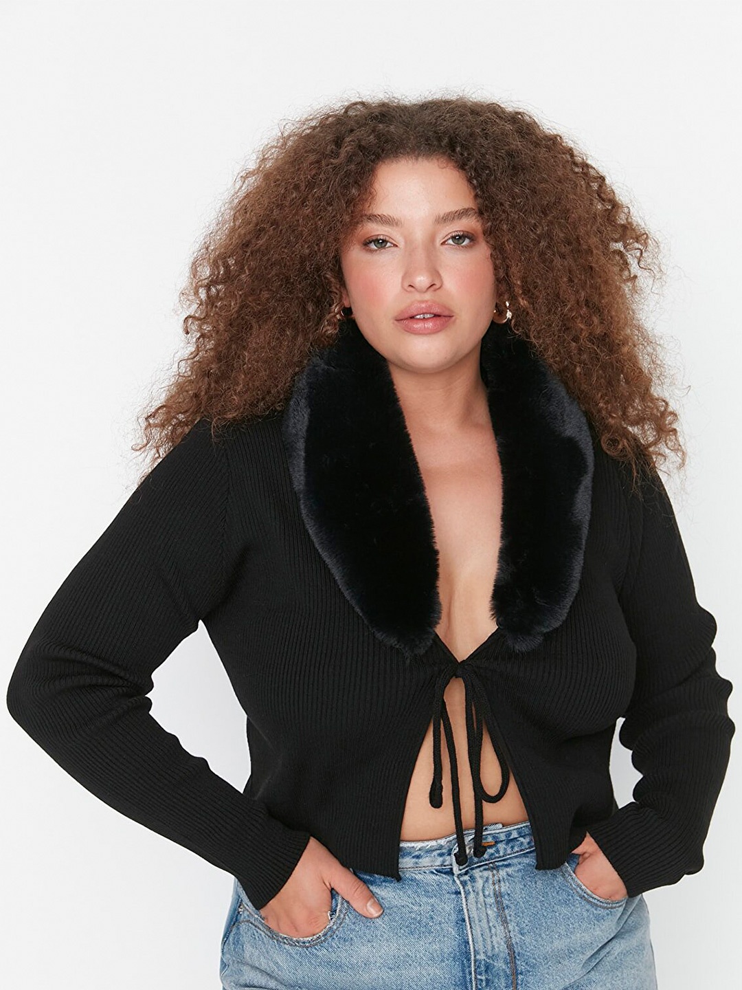 

Trendyol Black Crop Solid Acrylic Top