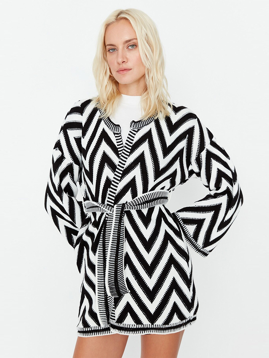

Trendyol Women Off White & Black Geometric Print Longline Top