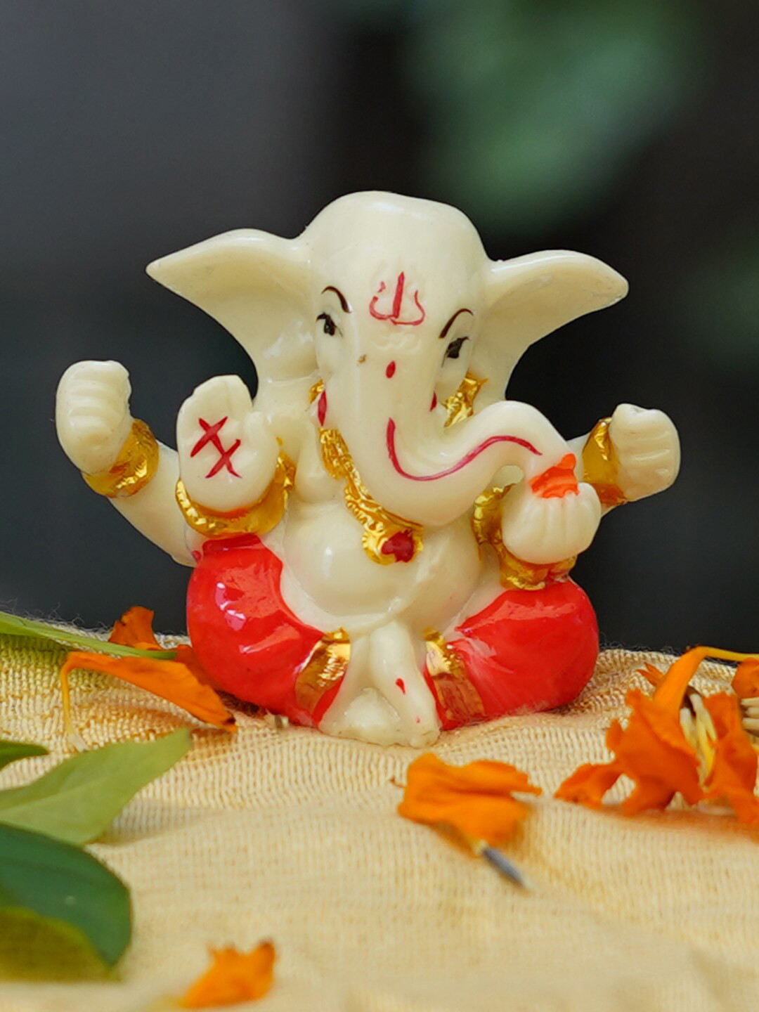 

Gallery99 White & Red Ganesha Idol Showpieces