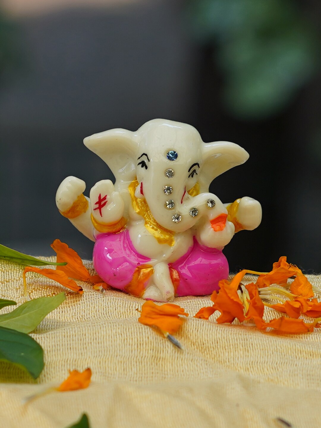 

Gallery99 White & Pink Ganesh Idol Showpieces